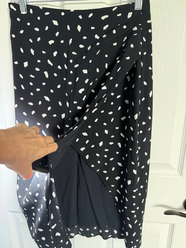 Abercrombie & Fitch Black & White Front Split-Slit Midi Skirt Small - Image 3