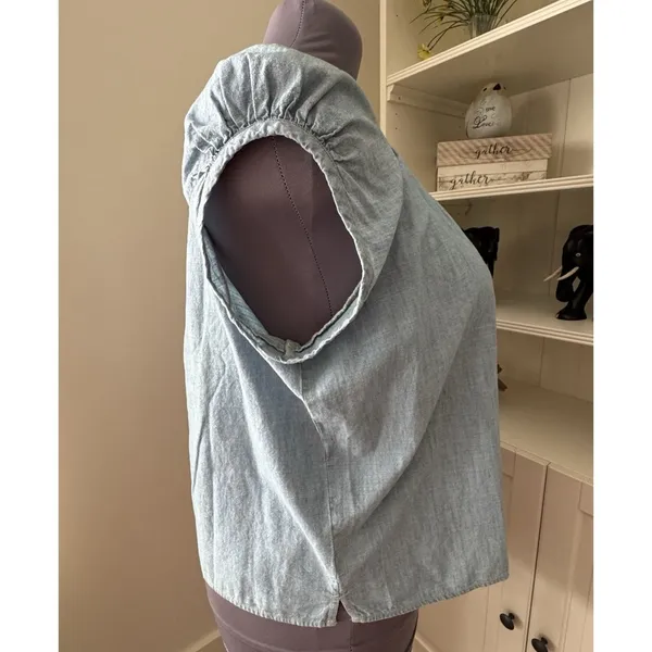 NWT Levi’s Top Women's XL Blue Chambray Button Front Balloon Sleeve - Image 4