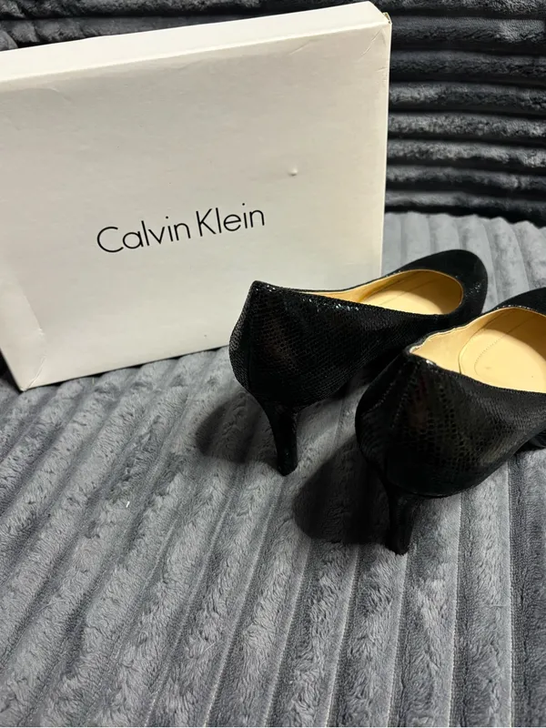 Calvin Klein Black Textured Mid Heel Pumps - Image 4