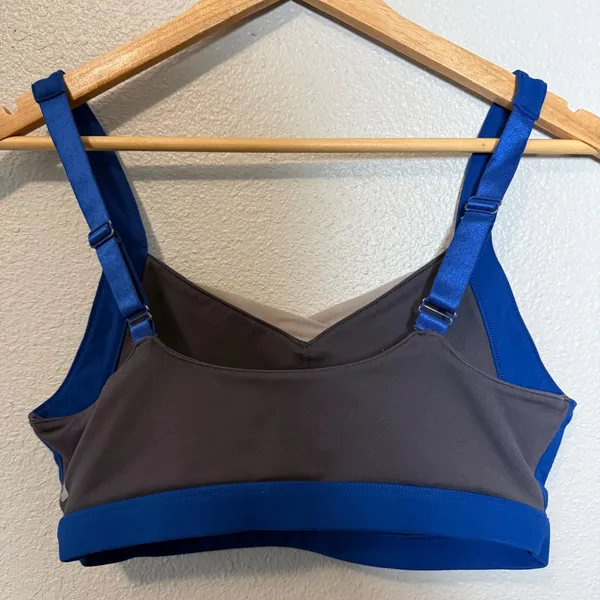 Fabletics Blue Grey Sports Bra Medium Support‎ Activewear Athletic Tank Top - Image 6