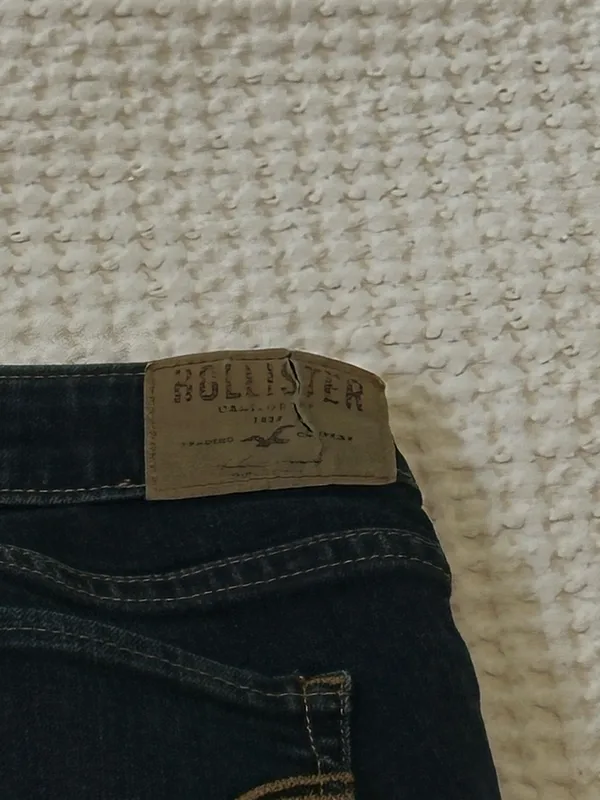 Hollister Straight-Leg Jeans - Image 4