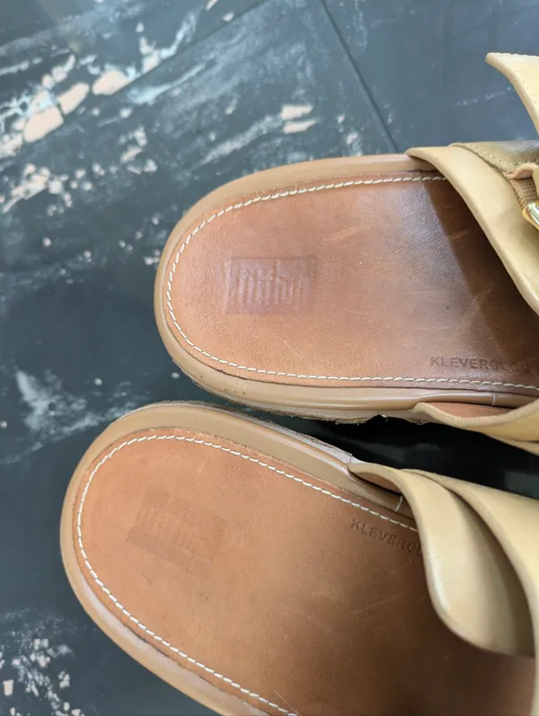Fitflop Leather Buckle Slides Size 9 - Image 4