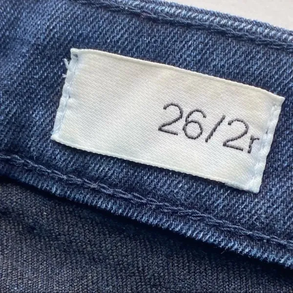 Gap • Navy Blue Pleated Cuff Shorts - Image 3