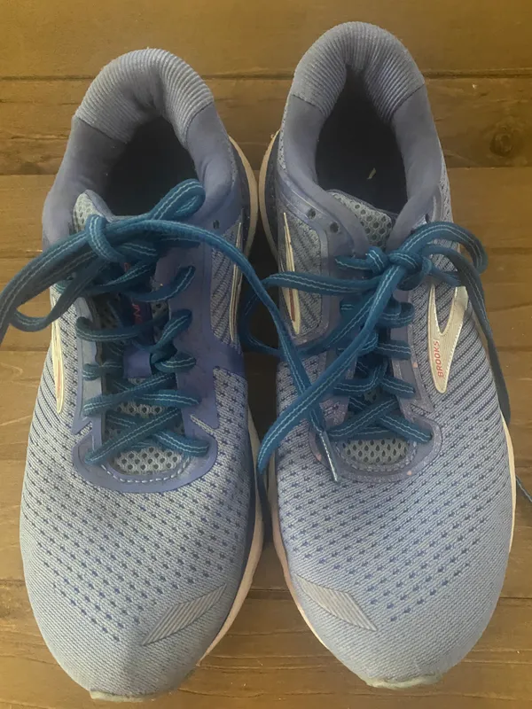 Brooks Women's Adrenaline GTS 22 Wide Running Shoes size 7.5 - Image 2