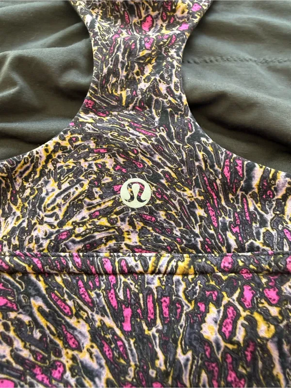 Lululemon Racerback‎ Sports Bra Size 8 Abstract Print Pink Black Yoga - Image 3