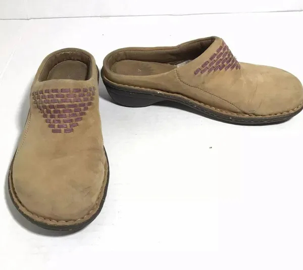 Ugg 3084 suede Sherpa clogs size 6 tan and purple - Image 2