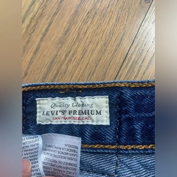 Levi's rib cage straight ankle button fly 24 jeans - Image 6