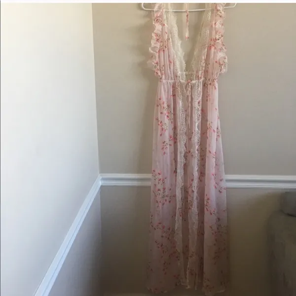 Victoria’s Secret Rosebud Chiffon Flyaway Robe - Image 2
