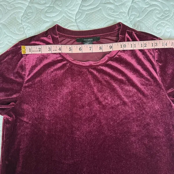 Forever 21 maroon velvet crop top - Image 4