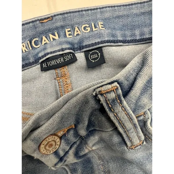 American Eagle AE Forever Soft Light Wash Jeans Size 2 - Image 4