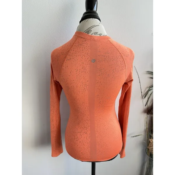Lululemon Swiftly Tech Long Sleeve 2.0 Race Distorted Noise‎ Orange Size 4 - Image 4