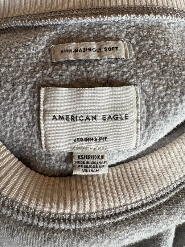 American Eagle Sweatshirt - Image 4