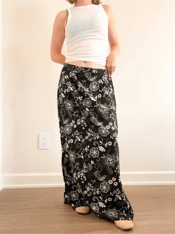 Vintage Briggs New York Black Maxi Skirt with White Floral - Image 3