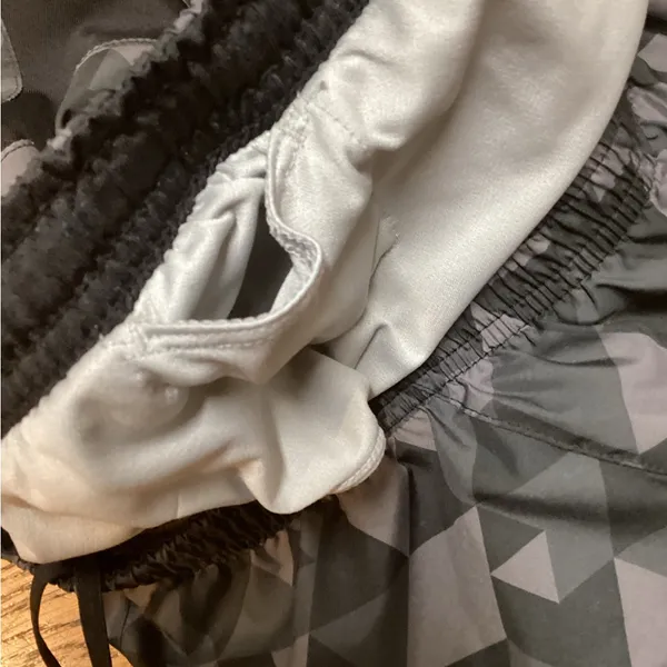 Nike running shorts Black/gray geometric Size Medium - Image 5