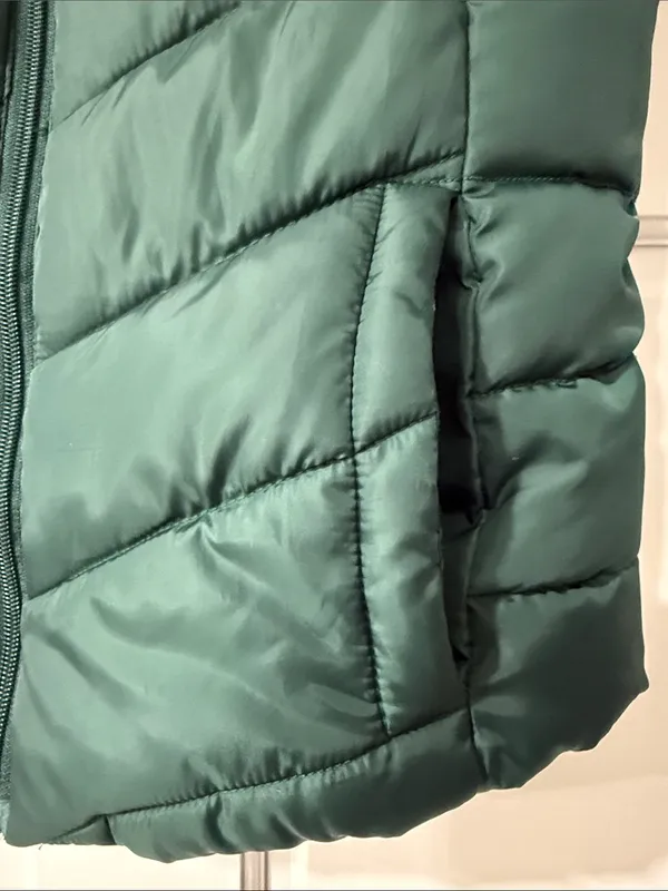 SO Women's Quilted Puffer Vest in Forest Green - Image 4