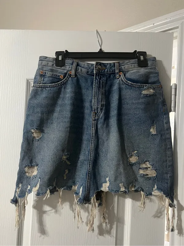Zara Blue Distressed Denim Mini Skirt with Frayed Hem - Image 2