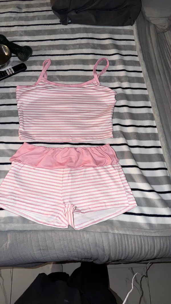 Set of top and shorts size large cropped top - Image 6