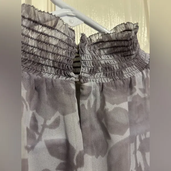 Wilfred Aritzia Valencia Blouse flowy smocked cuffs and mock neck XS gray tones - Image 6