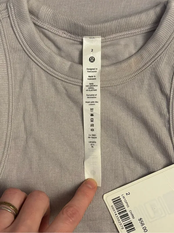 NWT Lululemon Hold Tight Tank Top Chrome Grey Size 2 Ribbed Crewneck - Image 5