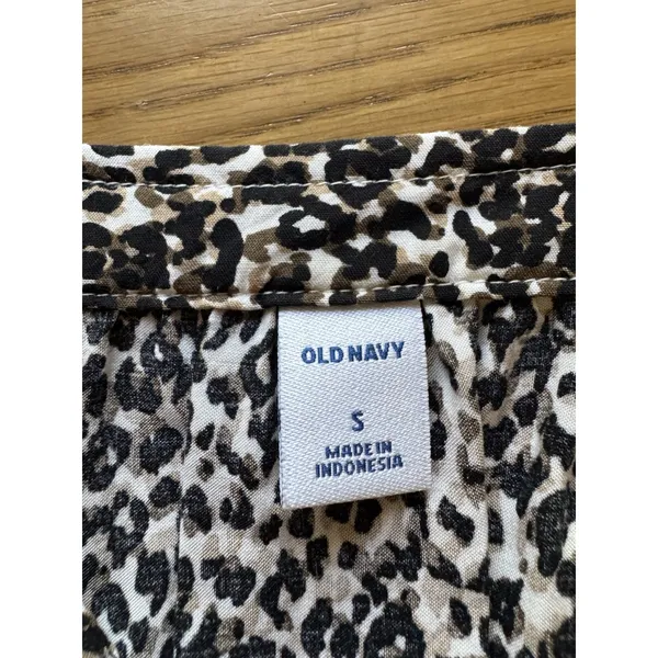 Old Navy Women Sz Small Leopard Print Popover Top Long‎ Sleeve Lightweight Shirt - Image 3
