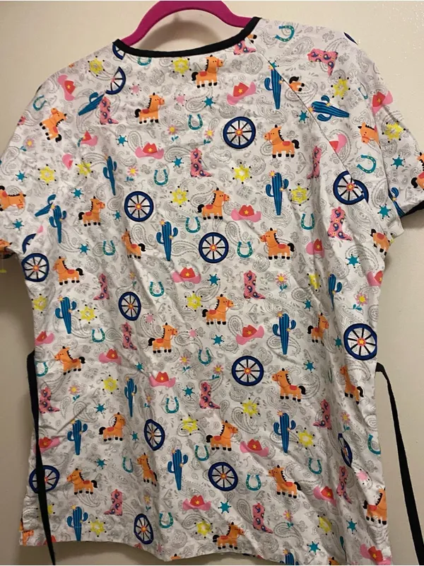 UA Scrubs Womens Scrubs Scrub Top Shirt M 40” Western Horse Cactus Wagon Wheel - Image 7