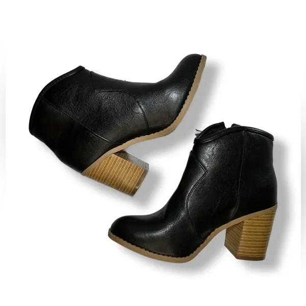 Women’s Maurice’s Black Vegan Leather Western Style Boots Sz: 7 - Image 3
