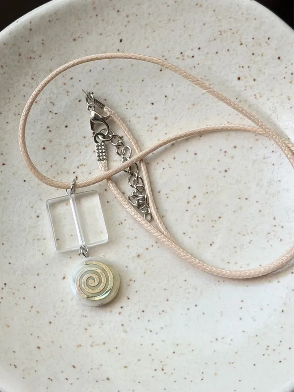 Handmade boho vintage grunge funky whimsical unique swirl shell bead necklace🌀⭐️ - Image 4