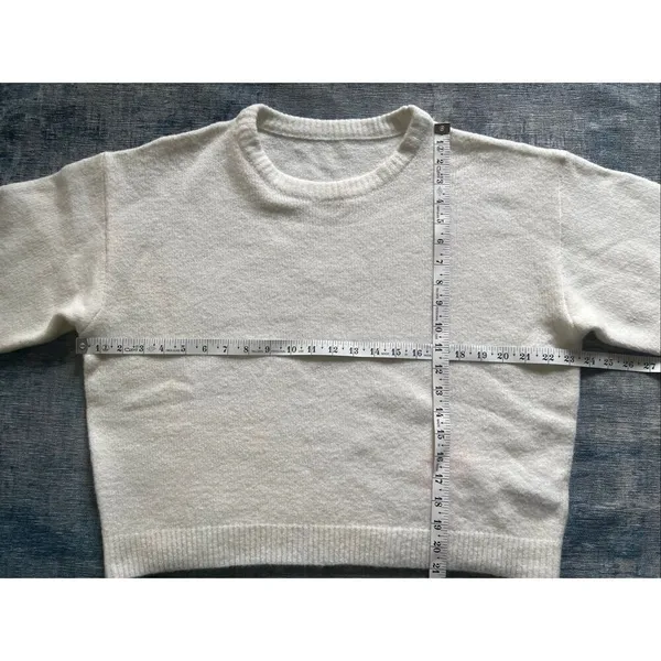 NWT! Cider White Relaxed Fit Cropped Crewneck Knit Sweater Women's Large - Image 4