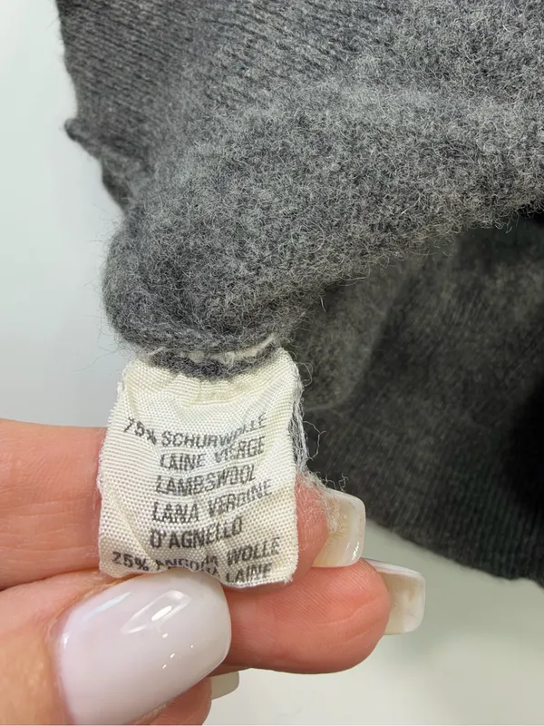 Belmondi Lamb and Angora Wool Gray & Cream Argyle V-Neck Sweater Size Small - Image 6