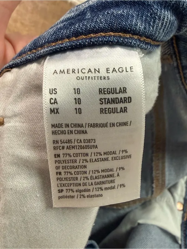 American Eagle High-Rise Mom Jeans with Distressing Women’s Size 10 Regular - Image 9