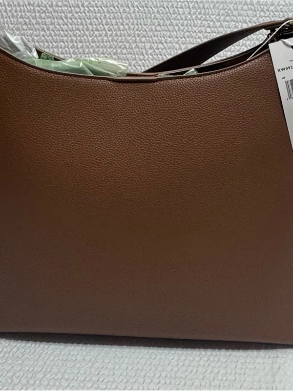 Tommy Hilfiger Women's Brown Leather Shoulder Bag with Gold Logo Accent - Image 3