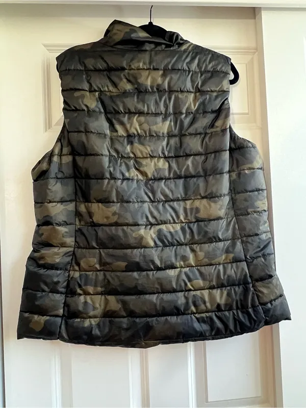 Old Navy Camouflage Puffer Vest - Image 2