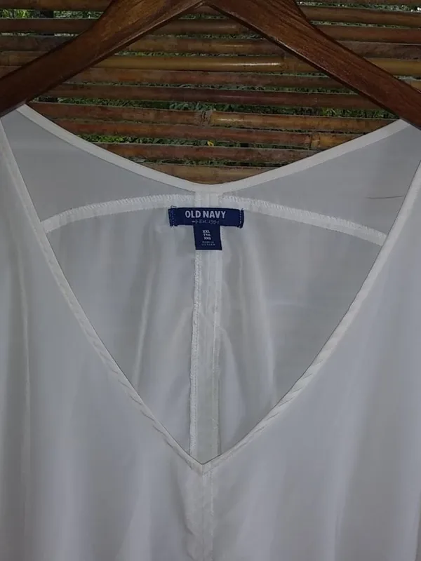 Old Navy XXL White Tall Top Plus - Image 6