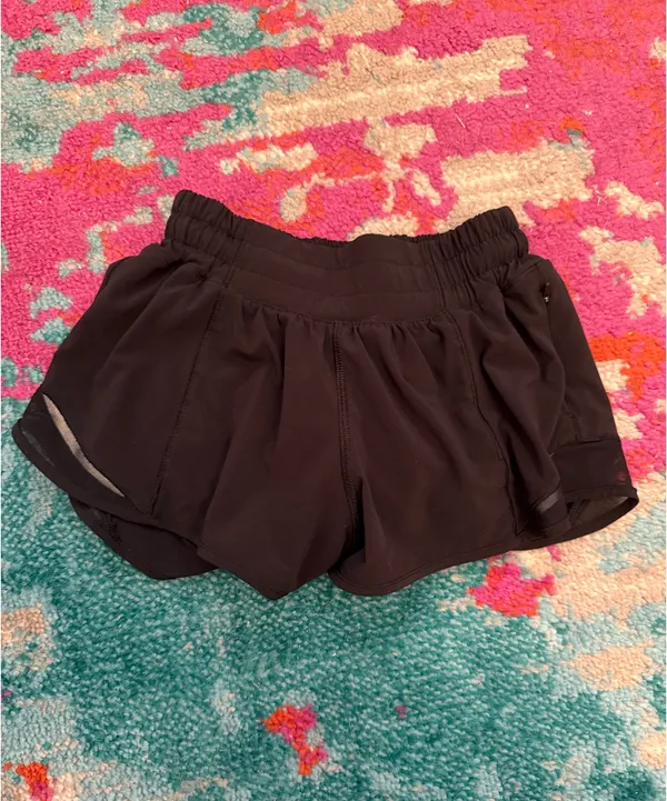Lululemon Black Hotty Hot Shorts 2.5" - Image 3