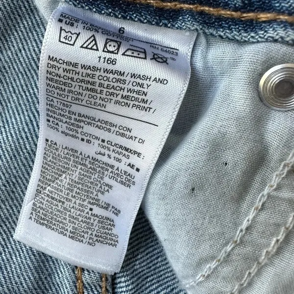 Old Navy Denim Mini Skirt Light Wash‎ Distressed Raw Hem Button Fly Size 6 - Image 9
