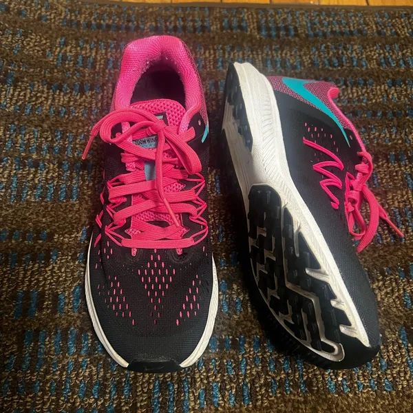 Nike Women's Black and Pink Athletic Shoes - Image 3