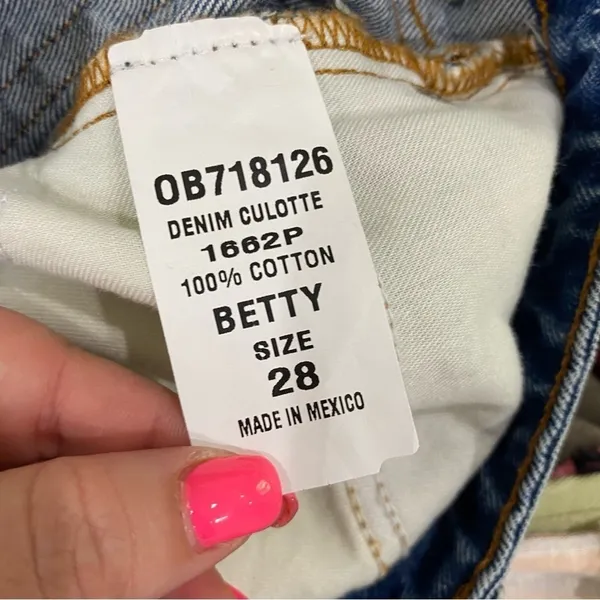 BDG Betty High Rise Distressed Raw Hem Wide Leg Cropped Culotte‎ Jeans Sz 28 - Image 10