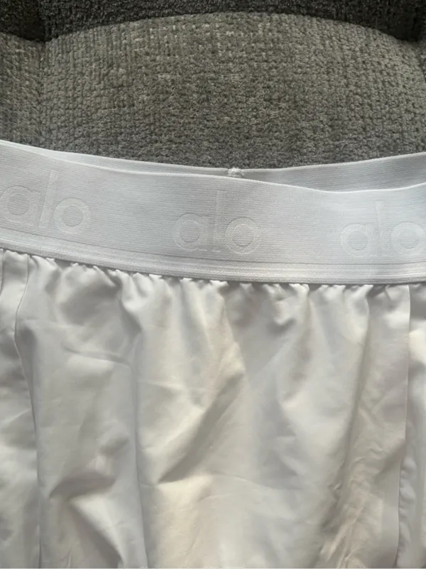 ALO Yoga White Pleated Skirt - Image 3