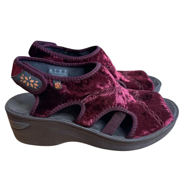 Bzees Drama Women's Velvet Wedge Sandals Burgundy Size 10W - Image 3