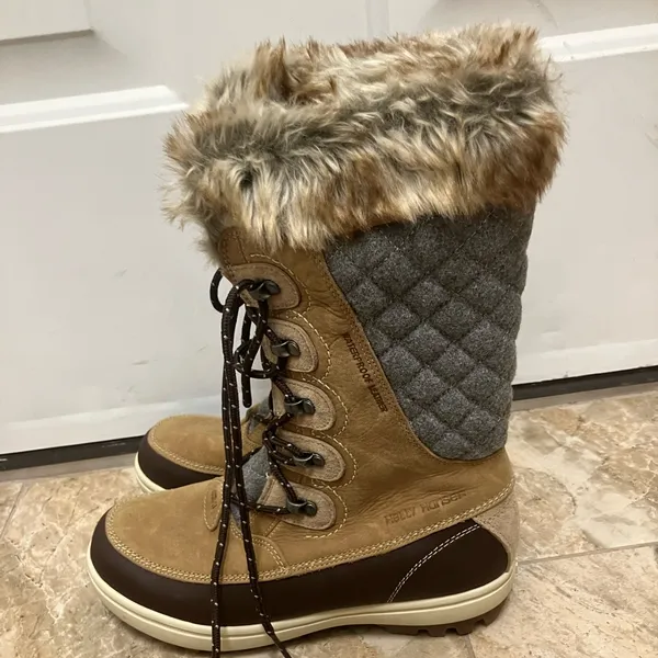 Helly Hansen Women's WP Garibaldi VL Insulated Winter Boots- Khaki-Size: 7.5 - Image 3