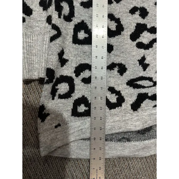 Abercrombie & Fitch Animal Print Tunic Sweater Gray/Black Women Medium Pullover - Image 7