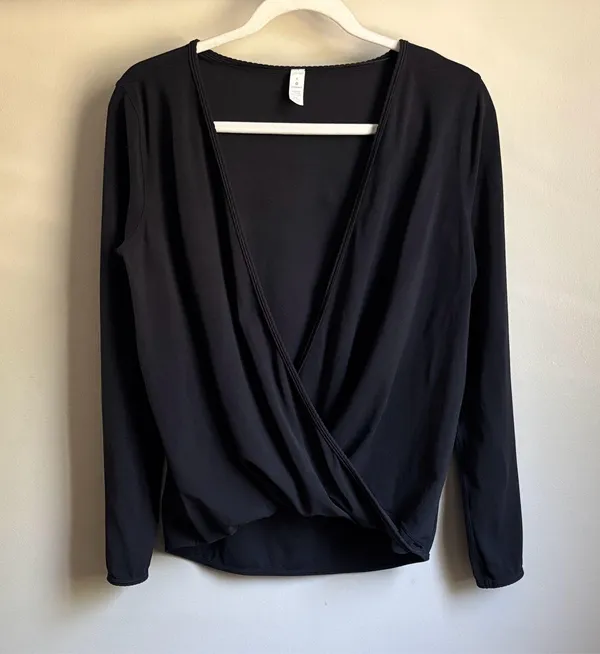 Lululemon Black Full Freedom Long Sleeve - Image 4