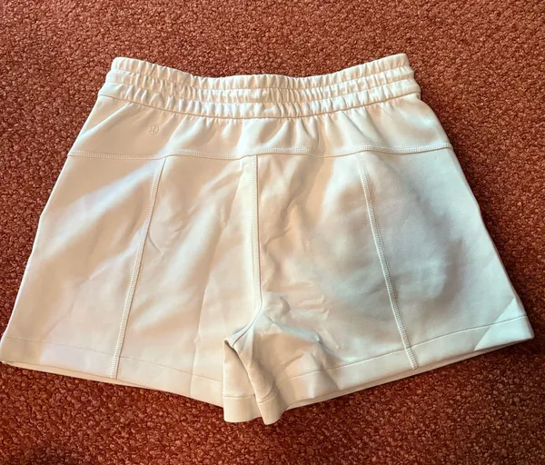 Lululemon Softstreme Shorts Bone - Image 2