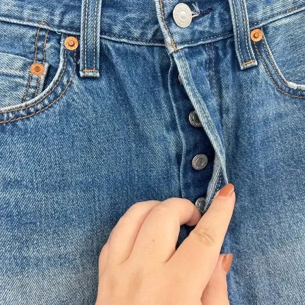 Levi's Deconstructed‎ Mini Skirt Medium Wash Denim Jean Size 28 - Image 4