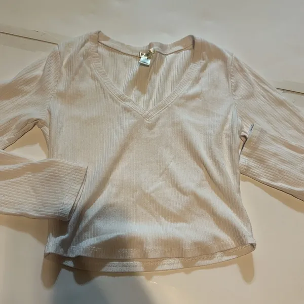 Bozzolo White Cropped Tight Fitting Long Sleeve V Neck Y2K - Image 2