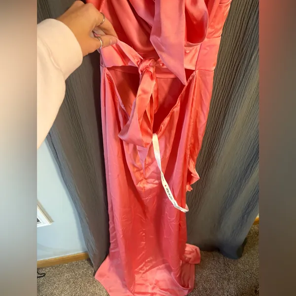 Lucy in the Sky Satin Front Twist Strappy Maxi Dress in Coral Size Large - Image 6