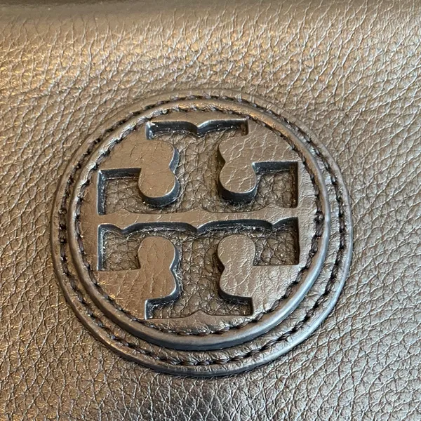 Tory Burch Marion Black Leather Shoulder Bag with Gold Chain - Image 2