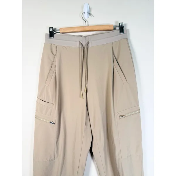 Athleta Go Far Travel Pant Tan Khaki Cargo Jogger Pockets Size 4 RN 54023 - Image 3