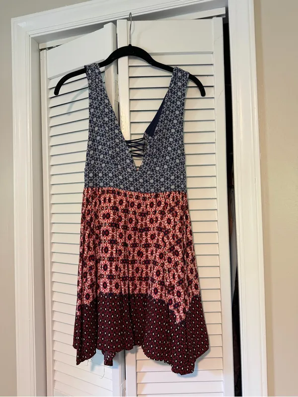 Lulu's Mixed-Print V-Neck Mini Dress - Navy & Burgundy - Image 2