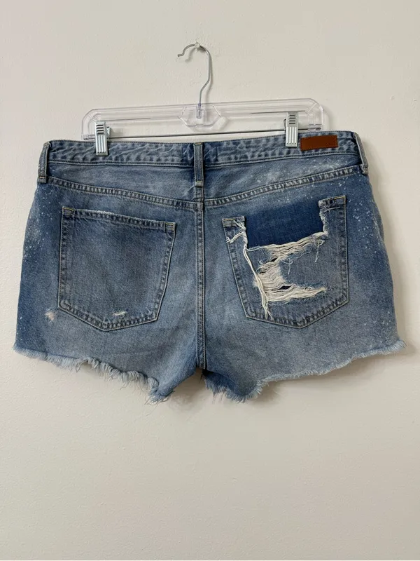 {12} Abercrombie & Fitch Distressed Denim Shorts - Image 4